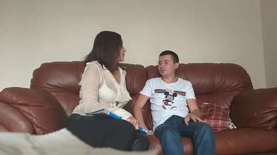 Ұялшақ студент трахается тойымсыз мұғалім (Мильф Алина Туманова)